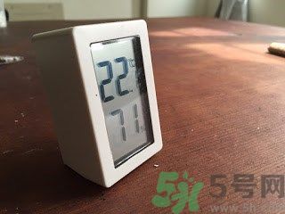 家里地板返潮怎么辦？墻上流水是怎么回事？