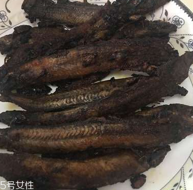 泥鰍會吃小魚嗎？這個是不會的