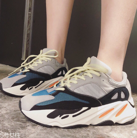 yeezy 700偏碼嗎？yeezy 700碼數正常嗎