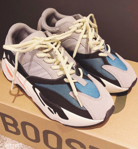 yeezy 700偏碼嗎？yeezy 700碼數正常嗎