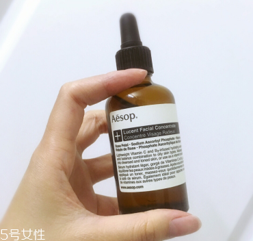 伊索綠茶平衡調(diào)理液和無油精華露哪個(gè)好