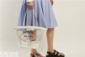 prada pvc塑料透明包多少錢(qián)？prada透明塑料包價(jià)格