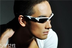 oakley眼鏡多少錢？歐克利眼鏡正品價(jià)格