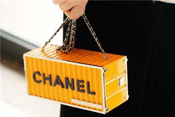 chanel集裝箱多少錢？香奈兒集裝箱包包正品價格