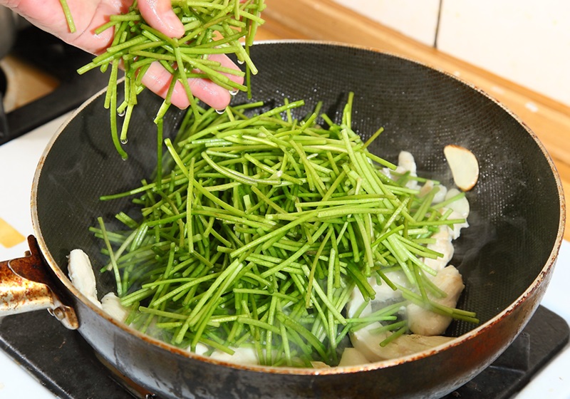 野蓮怎么炒好吃 荇菜怎么吃