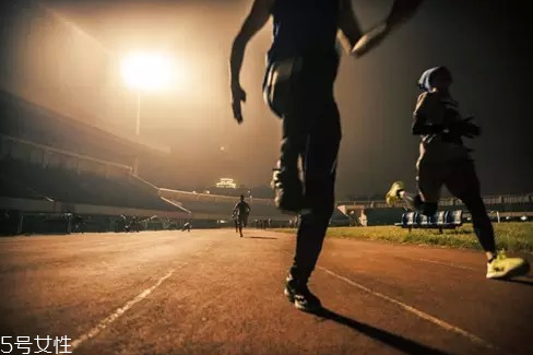 每天夜跑能減肥嗎 夜跑族減肥注意事項