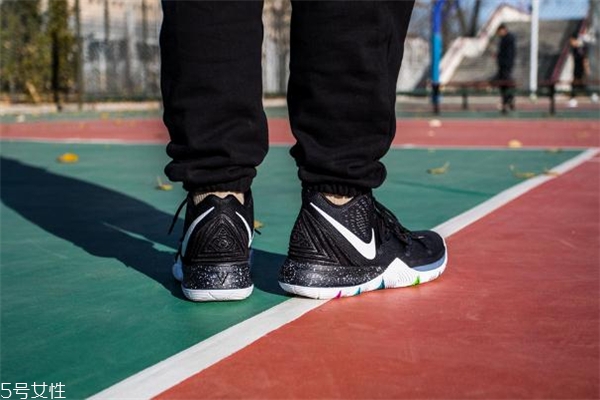 nike kyrie 5歐文5實(shí)戰(zhàn)測(cè)評(píng) 不能錯(cuò)過(guò)的上腳報(bào)告