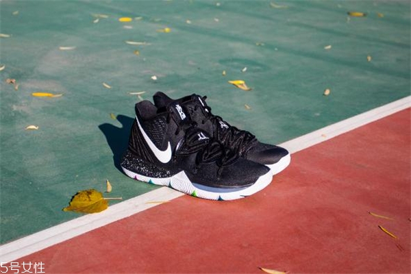 nike kyrie 5歐文5實(shí)戰(zhàn)測(cè)評(píng) 不能錯(cuò)過(guò)的上腳報(bào)告