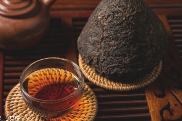 喝黑茶的好處和壞處 關(guān)于黑茶的認(rèn)識誤區(qū)