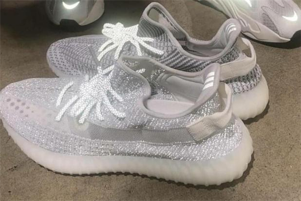 yeezy 350滿天星發(fā)售價(jià)格 夜晚吸睛神器