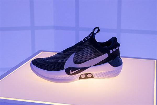 nike adapt bb怎么充電 智能無線充電