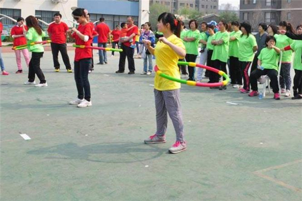 呼啦圈會(huì)使子宮下垂嗎 注意運(yùn)動(dòng)強(qiáng)度