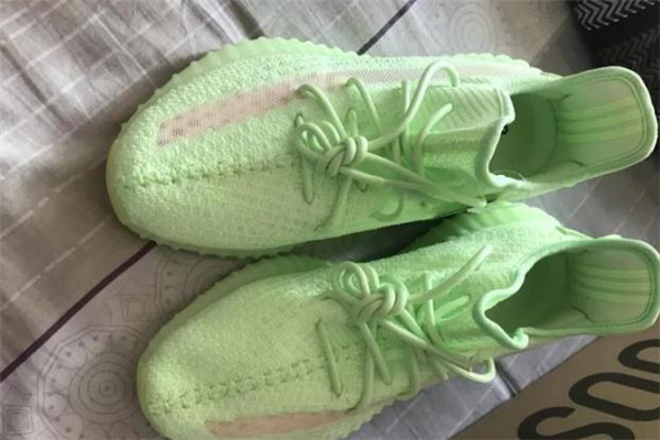 yeezy 350熒光綠開箱測評 椰子350夜光實物效果