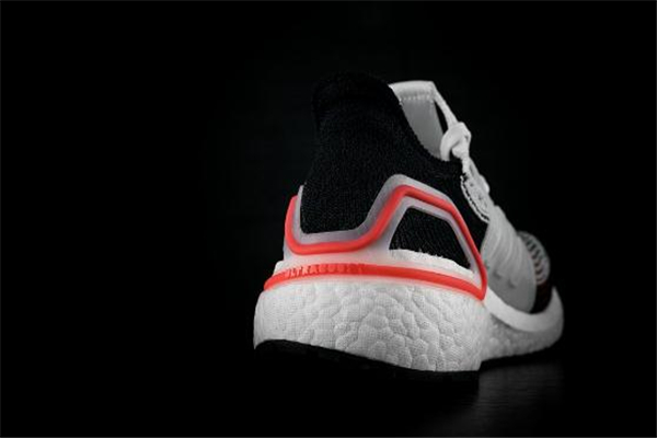 阿迪達(dá)斯ub19測評(píng) ultraboost19腳感怎么樣