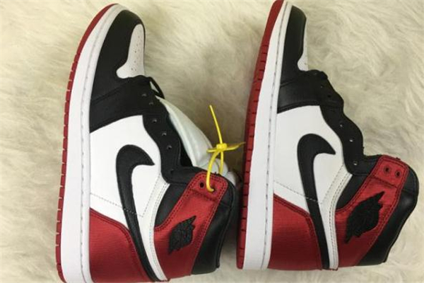 aj1紅絲綢真假對比 aj1紅絲綢黑腳趾真假鑒定