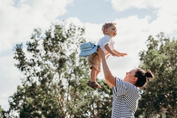 老婆不愿意生孩子怎么辦 老婆為什么不愿意生孩子