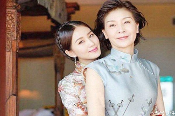 媽媽參加婚禮穿什么衣服好 結(jié)婚時母親穿什么衣服