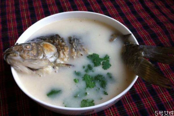 鯽魚豆腐湯怎么做好吃 鯽魚豆腐湯的美味做法