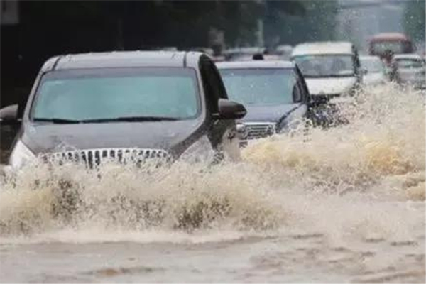 衛(wèi)輝一大爺哽咽說自己家沒了 暴雨后會出現(xiàn)什么情況