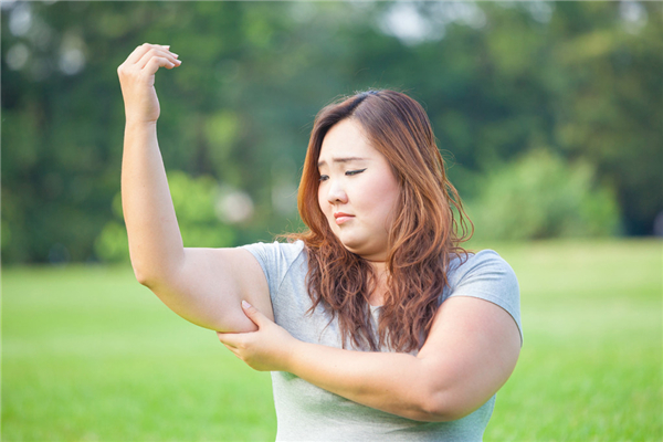 拜拜肉可以抽脂嗎 拜拜肉抽脂危險(xiǎn)嗎