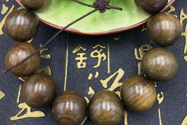 金絲楠木手串市場價(jià) 金絲楠木手串屬于什么檔次