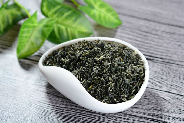 茶農(nóng)稱(chēng)赤腳踩茶葉是傳統(tǒng)工藝 茶葉是怎么制作出來(lái)的